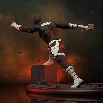 Amazon.com: Diamond Select Toys Marvel Premier Collection