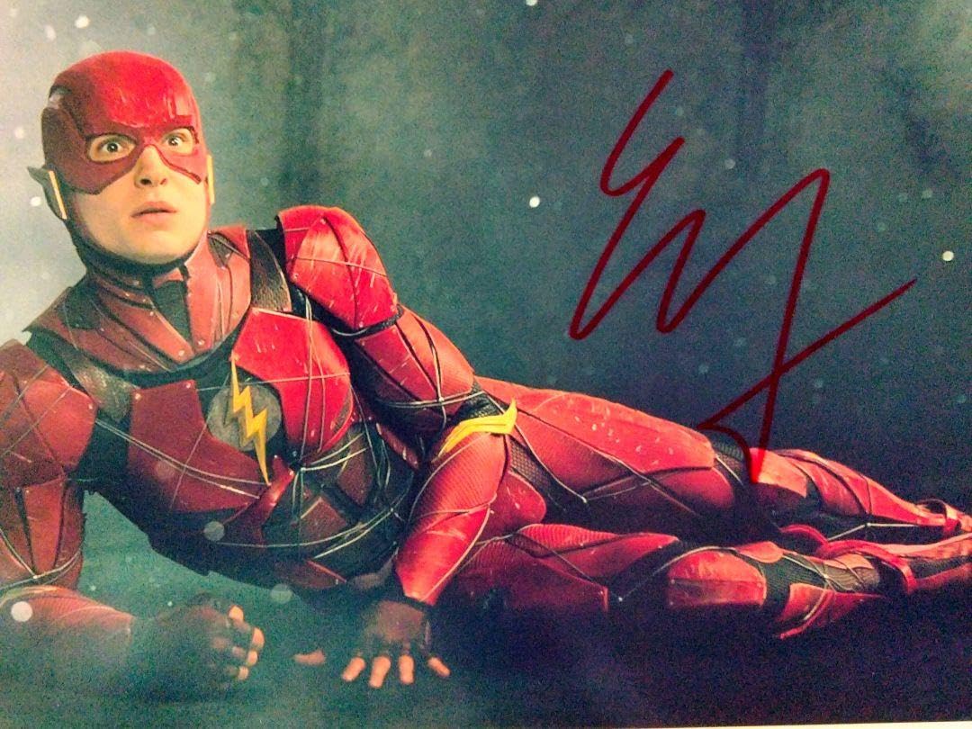 セール中…エズラ・ミラー直筆サイン入り超大型写真…Ezra Miller