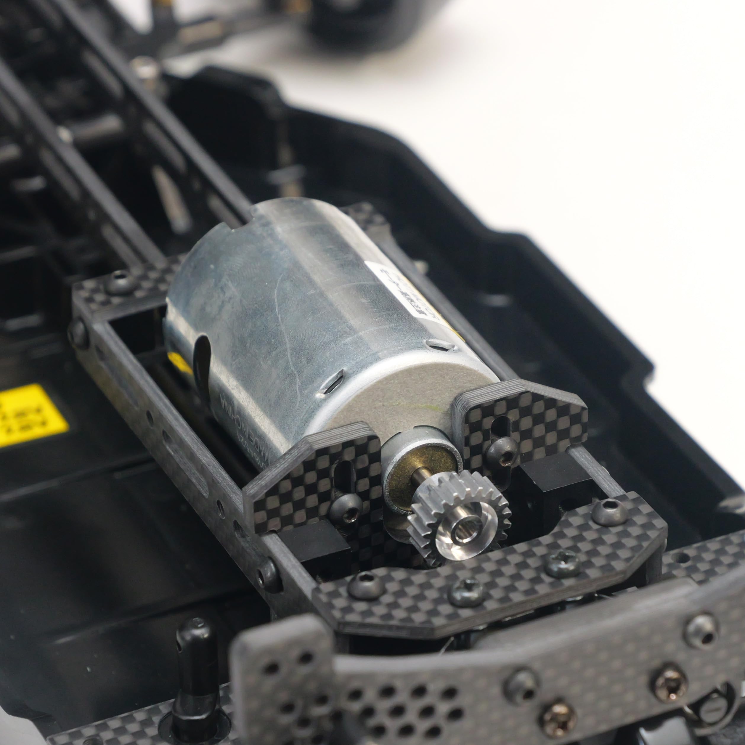 Amazon | TT-02 MRモーターマウント アッパーデッキセット ラジコン