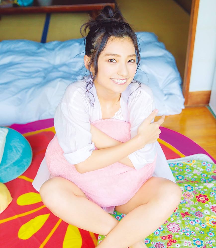 Amazon.co.jp: 高野麻里佳1st写真集 まりん夏(書籍扱い) : 声優