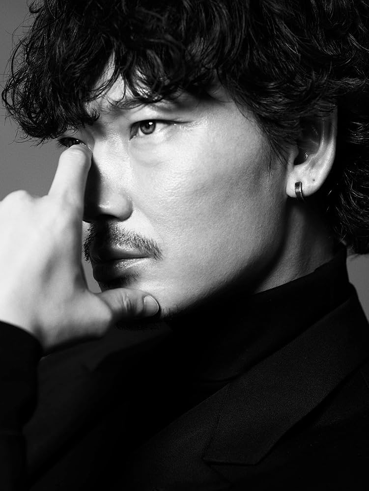 Amazon.co.jp: 綾野剛×操上和美 肖像作品集『Portrait』特製ポスト