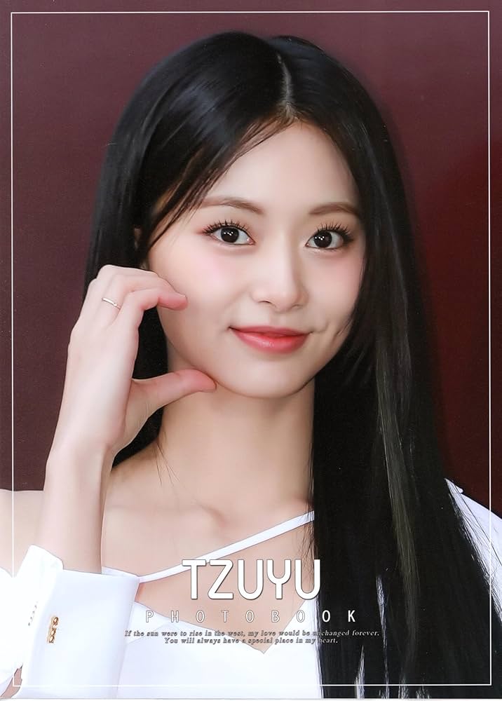 Amazon.co.jp: TWICE トゥワイス TZUYU ツウィ グッズ 写真集 Premium