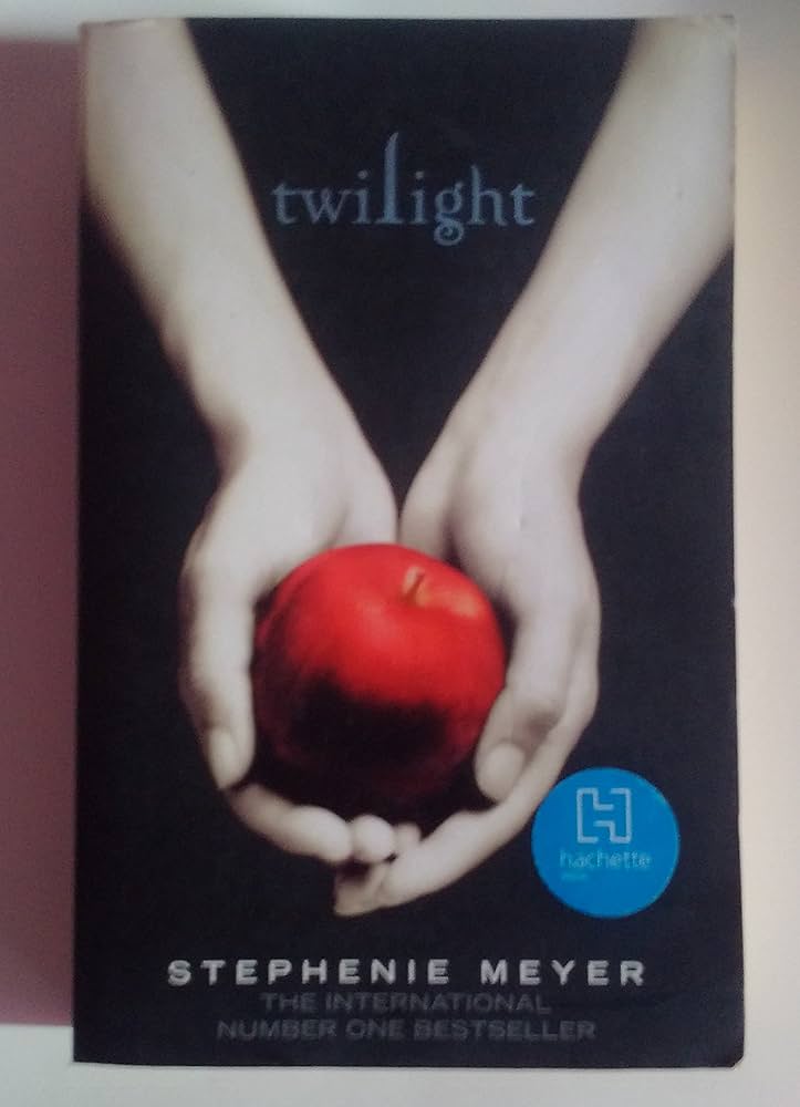 Amazon.com: Twilight (The Twilight Saga, Book 1): 9781904233800
