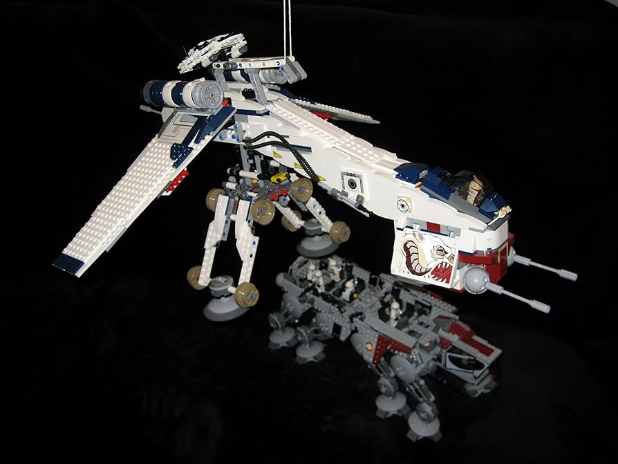 Amazon.co.jp: LEGO 10195 STAR WARS Republic Dropship with AT-OT