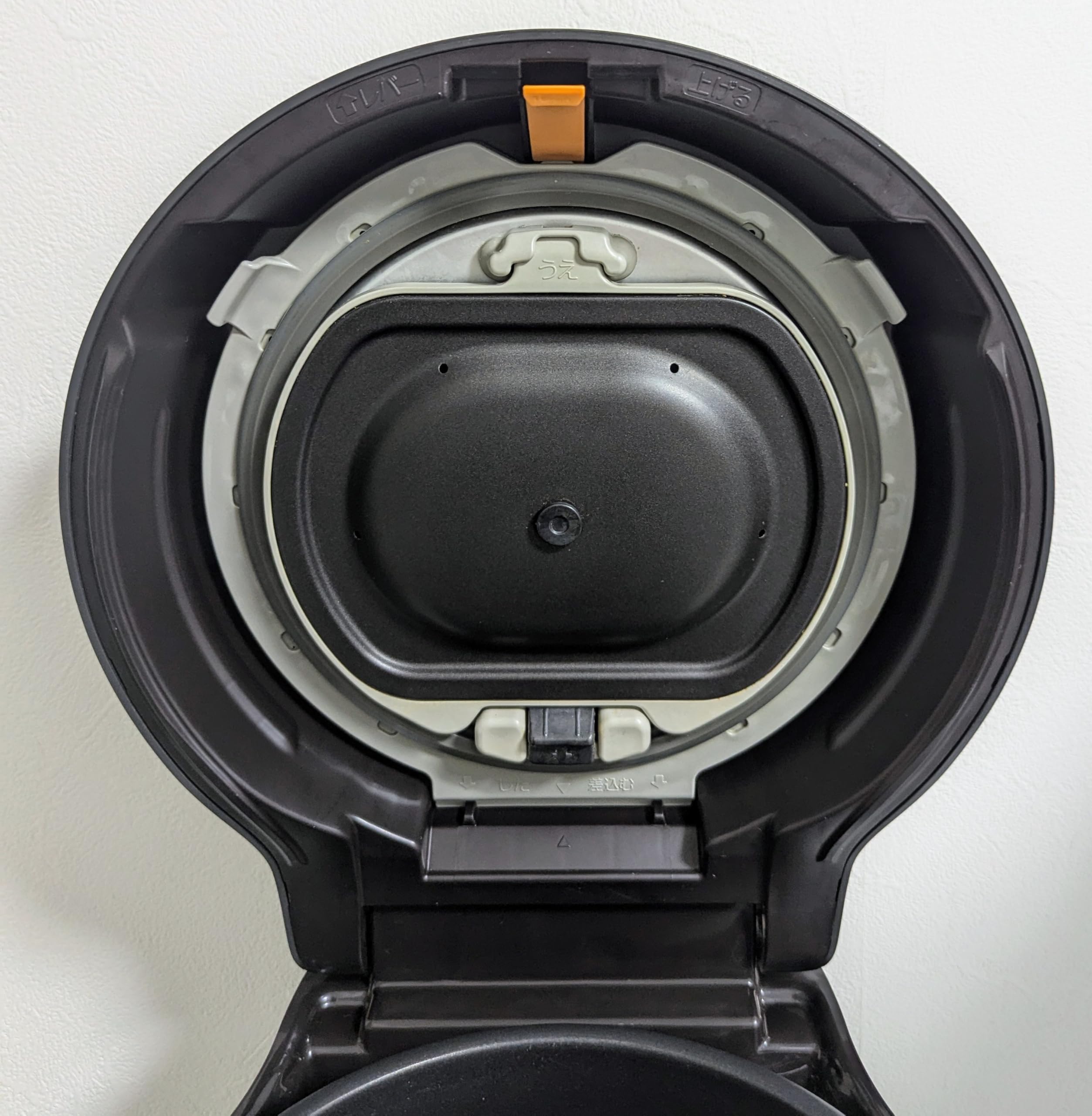 Amazon.co.jp: IHジャー炊飯器（5.5合炊き） 黒銀蒔MITSUBISHI 本炭釜