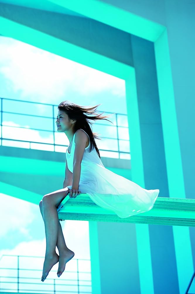 Amazon.co.jp: 有村架純1st写真集「深呼吸-Shin・Kokyu-」 : 細野 晋司: 本