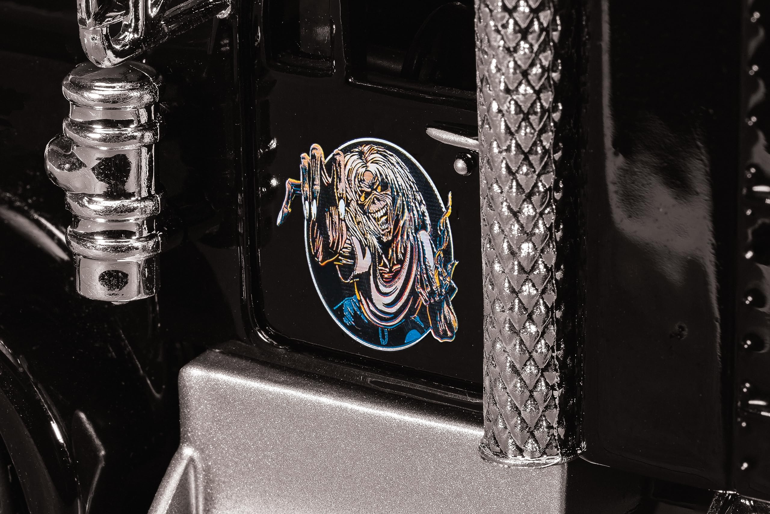 Amazon.co.jp: Corgi Iron Maiden 輸送トラック ブラック 1/50 ダイ