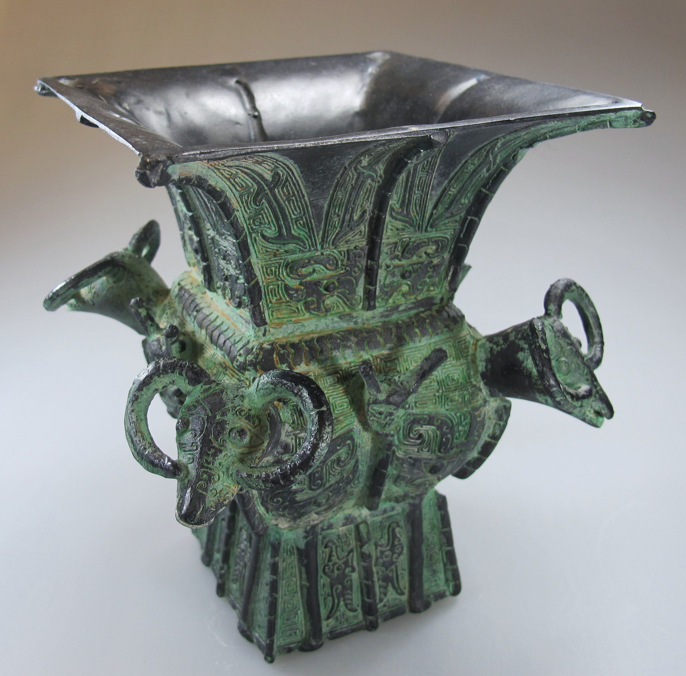 Amazon.co.jp: 青銅器 骨董複製品 四羊方尊 KZ-S-016 : ホーム＆キッチン