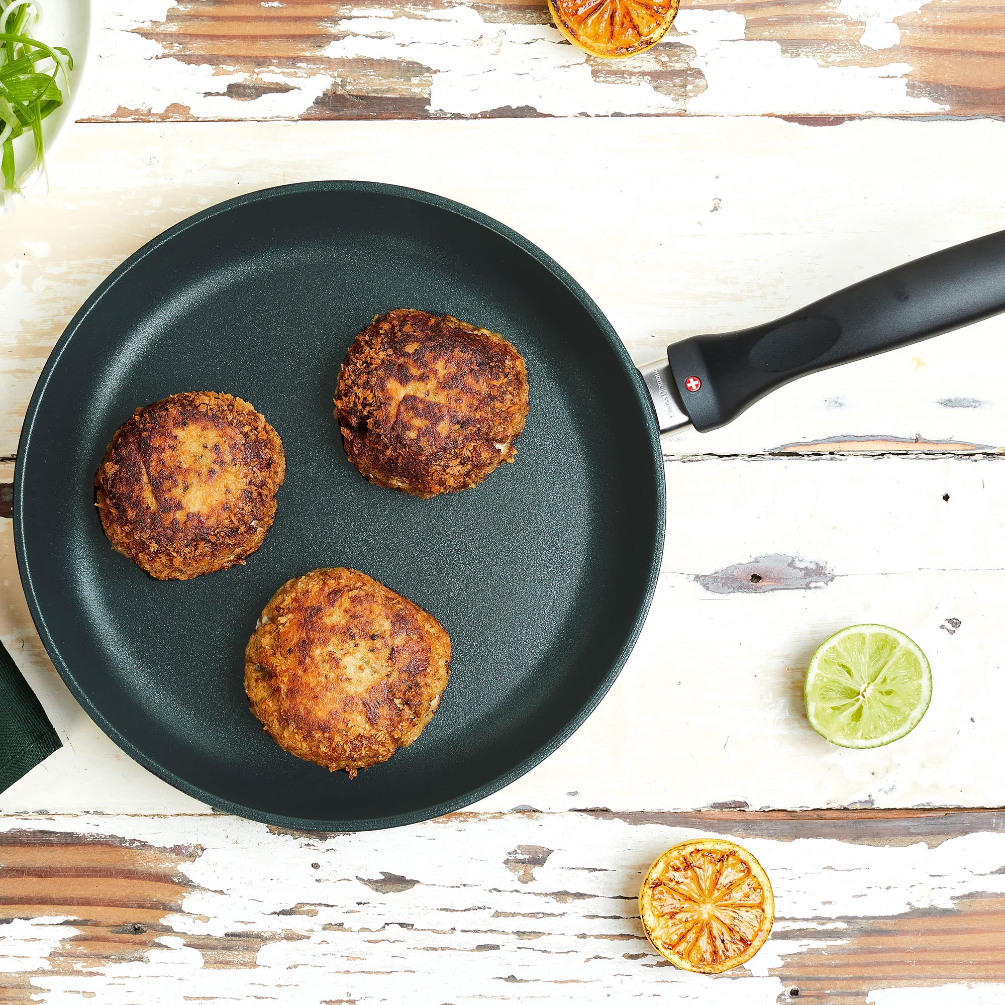 Amazon.co.jp: スイスダイヤモンド フライパン 24cm ガス火専用 : Home