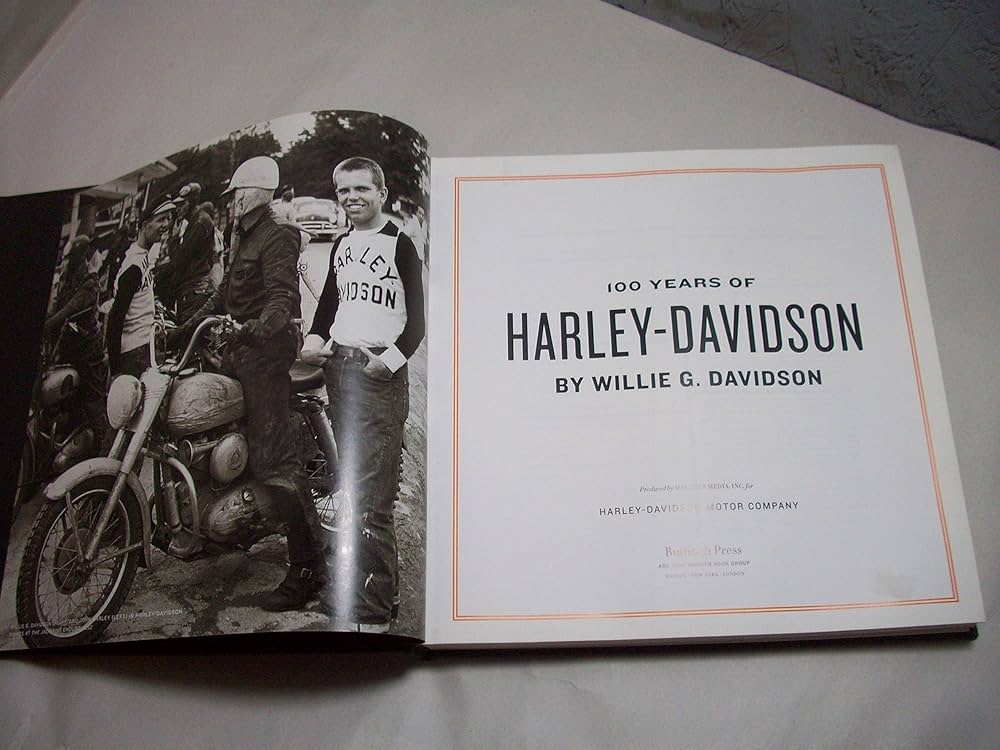 100 Years of Harley Davidson: Davidson, Willie G.: 9780821228197