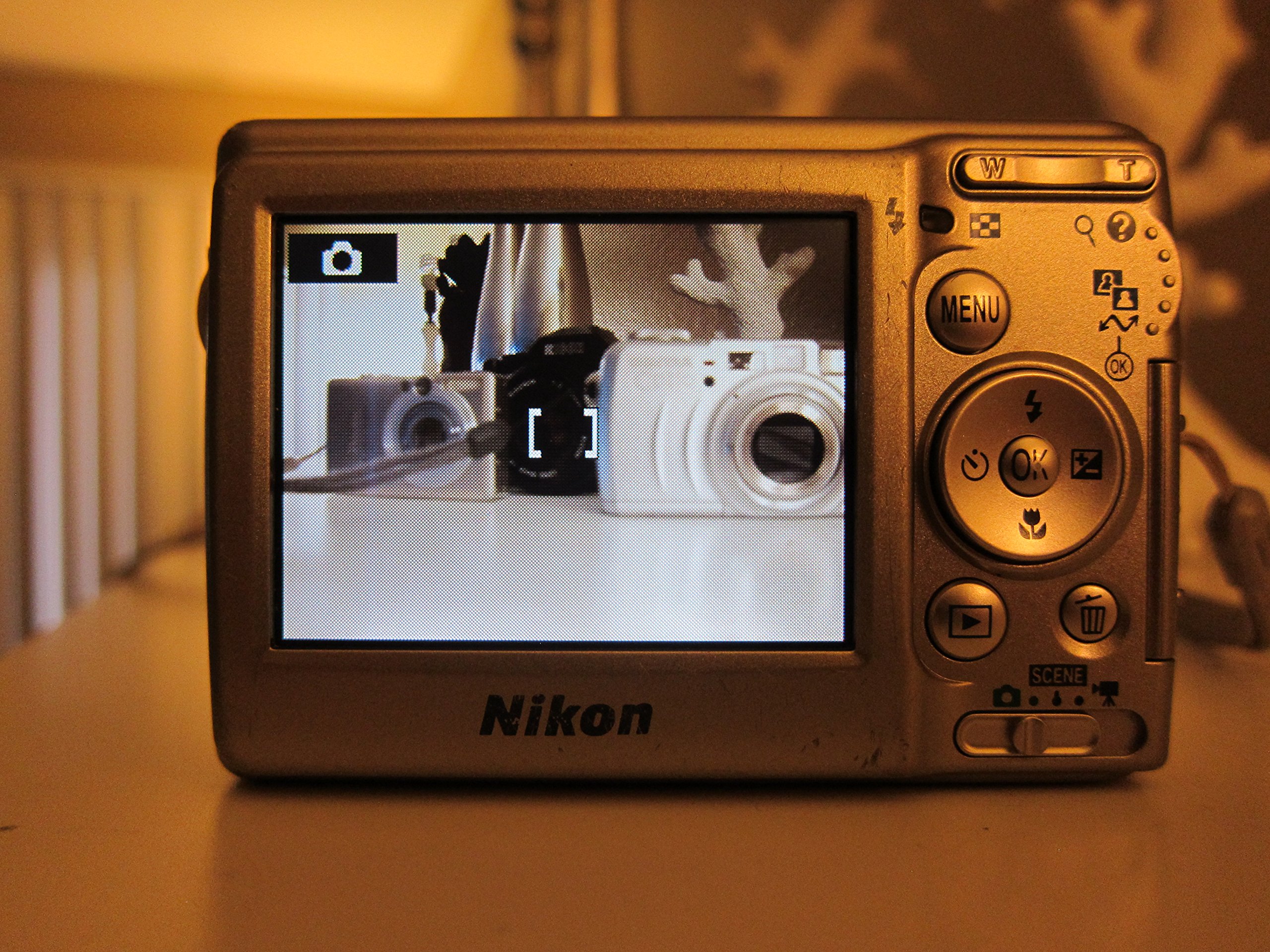 Amazon | Nikon Coolpix L11 6MP デジタルカメラ 3倍光学ズーム付き