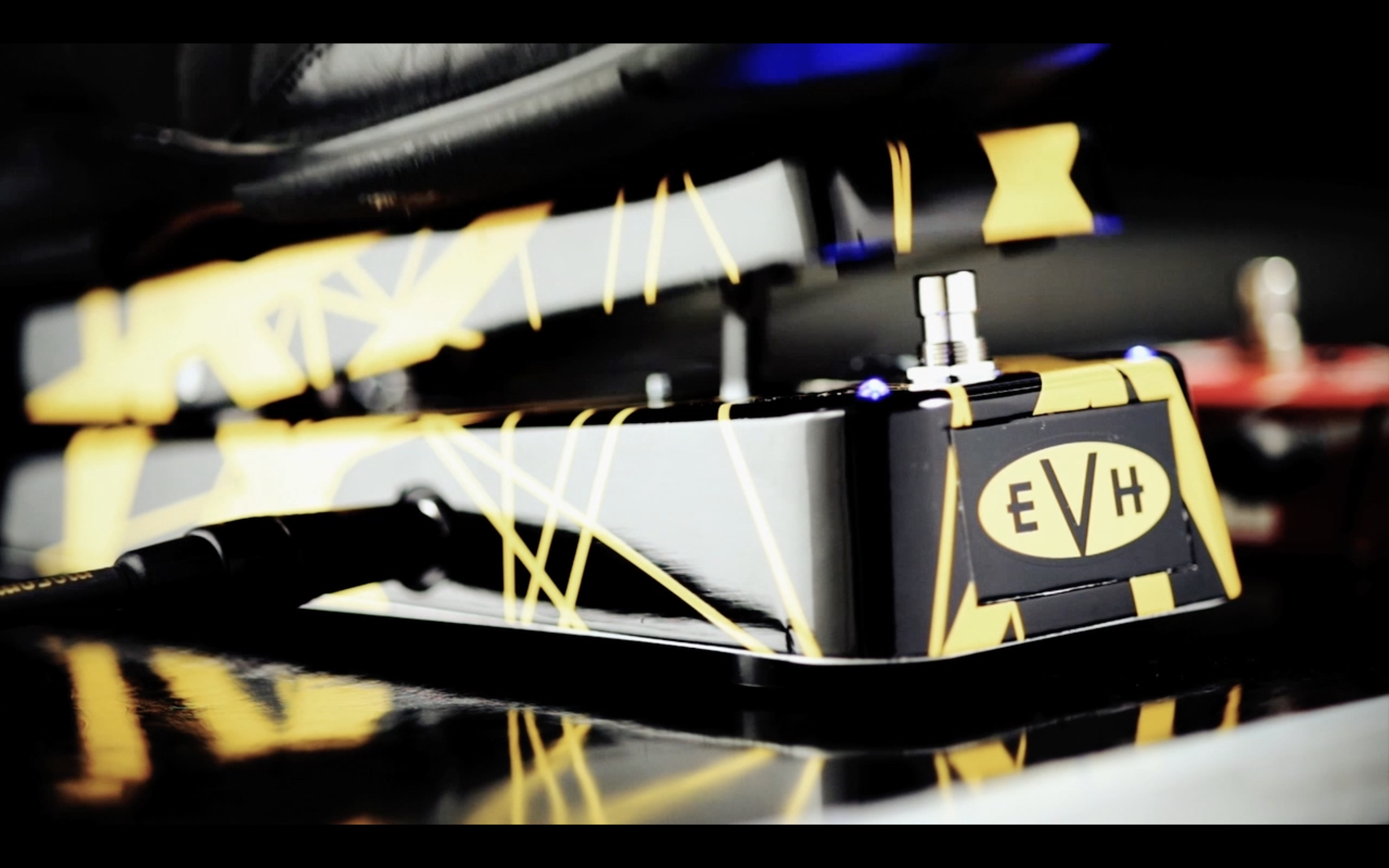 Amazon.com: Jim Dunlop Cry Baby EVH Wah : Musical Instruments