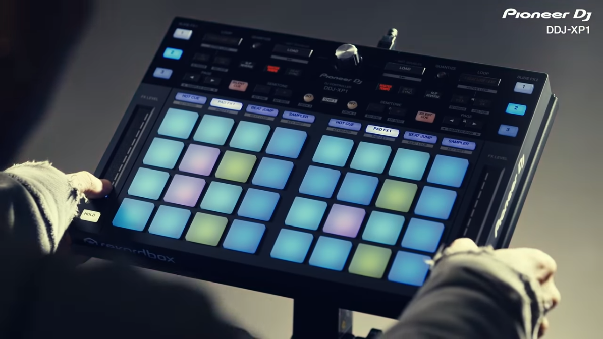 Pioneer / DDJ-XP1】ダイナミックな演奏を可能にするx32のパッドを搭載