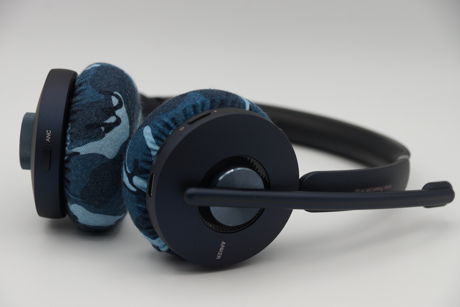 Anker PowerConf H700のイヤーパッドを修理する場合