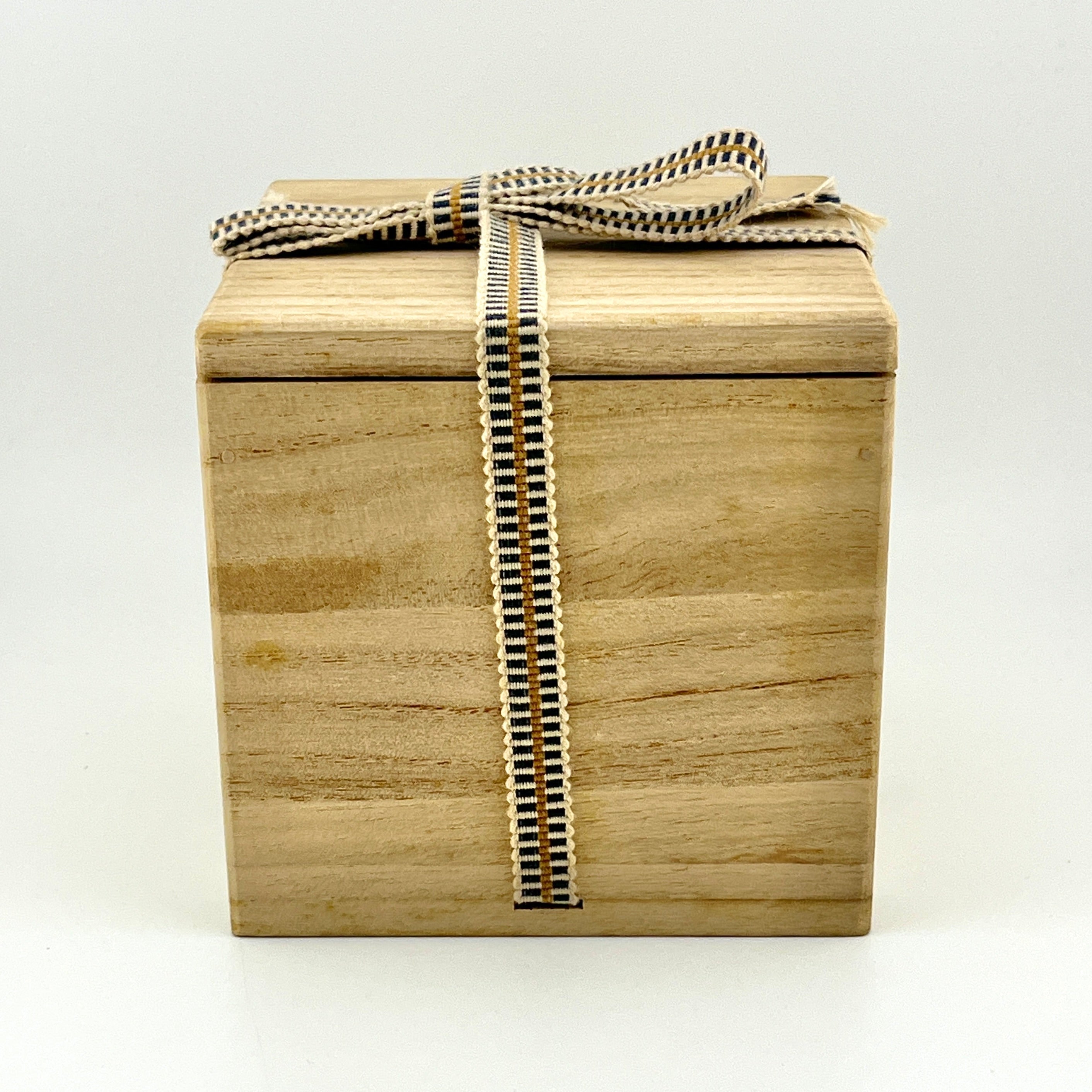 壺屋焼 人間国宝 金城次郎作 魚文湯呑 （壺屋時代） – 生活民芸 なかむた