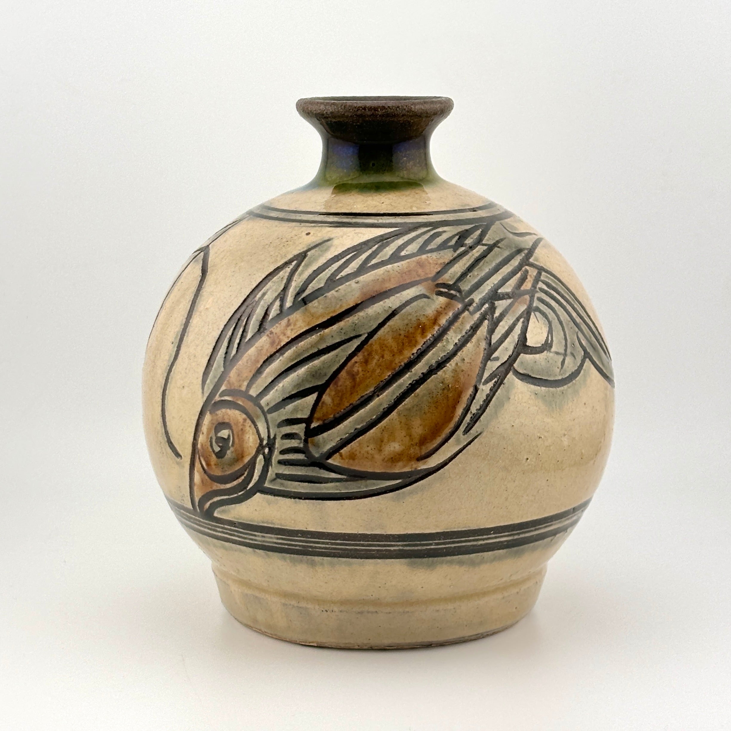 金城次郎 六寸皿 刷毛目線彫 魚文 魚紋 壺屋焼 やちむん 沖縄 民藝