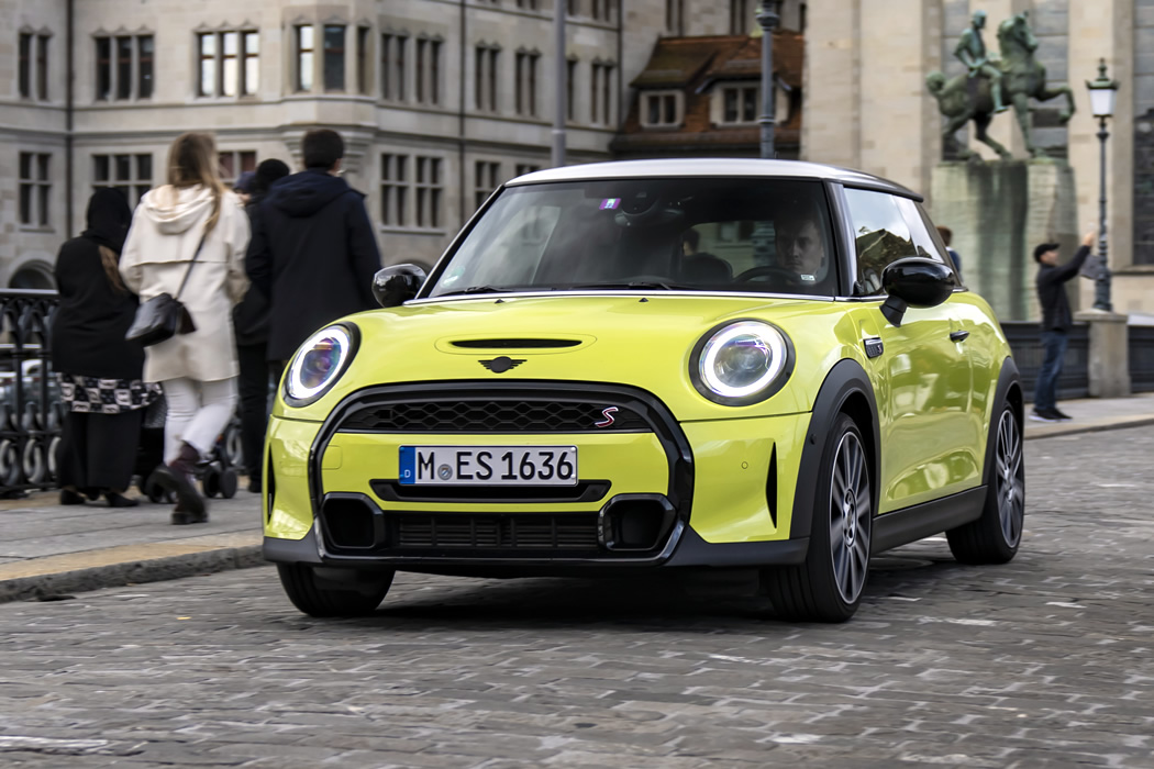 MINI 3ドア/5ドア｜ゼスティーイエローの写真集 | MINI COOPER Sketch