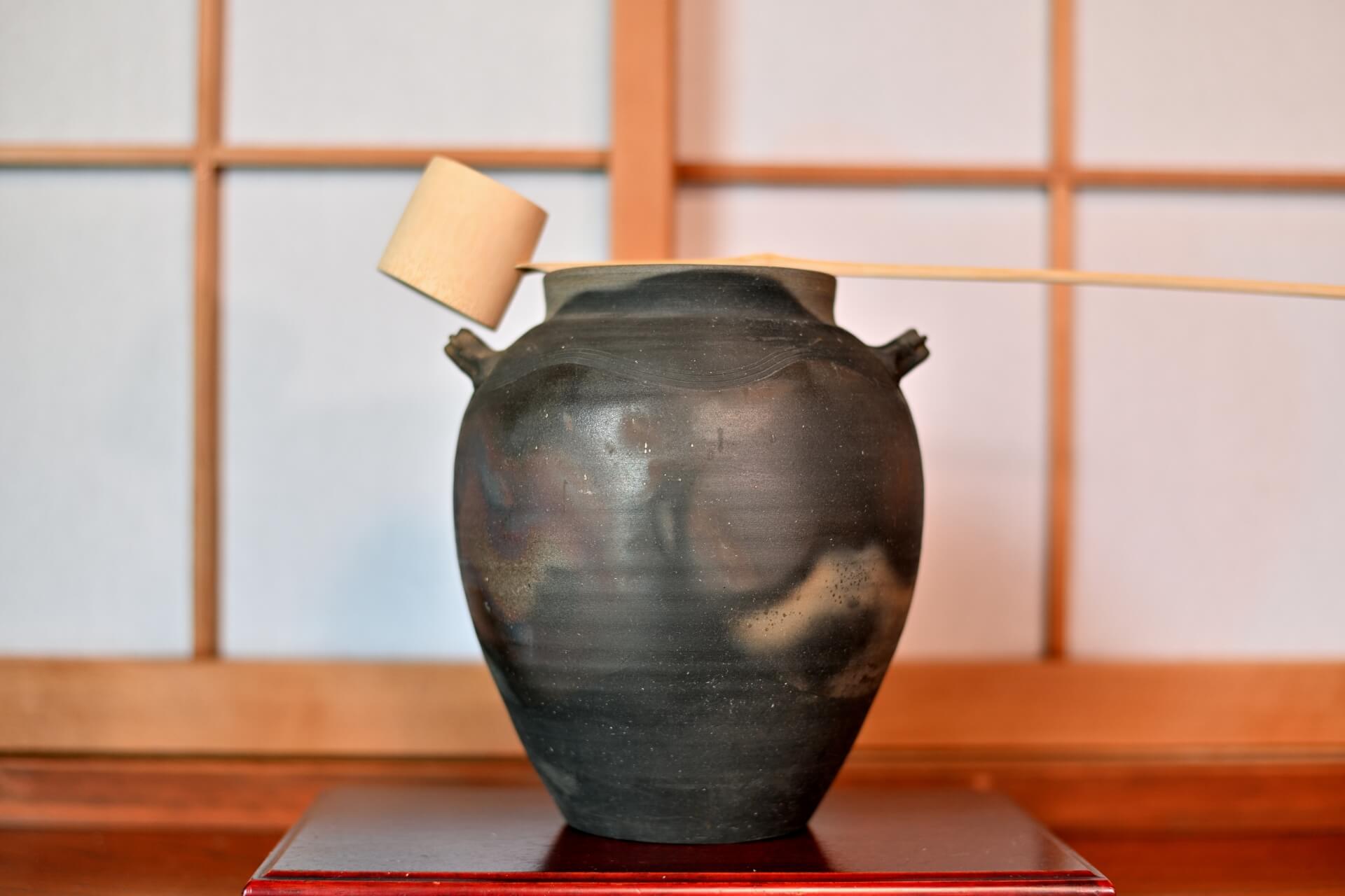 壺と花瓶の違いは？形状や用途を比較した花器選びのポイントも解説