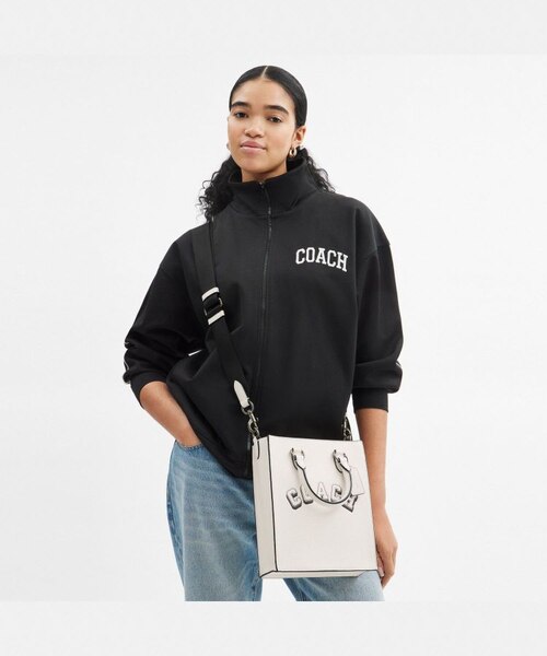 公式】ディラン トート バッグ・ヴァーシティ モチーフ｜コーチ