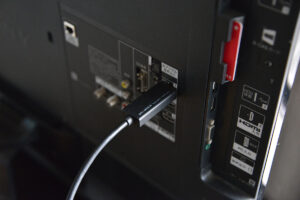 液晶テレビに黒い縦横線が入る原因と対処法を徹底解説！縦横で原因は