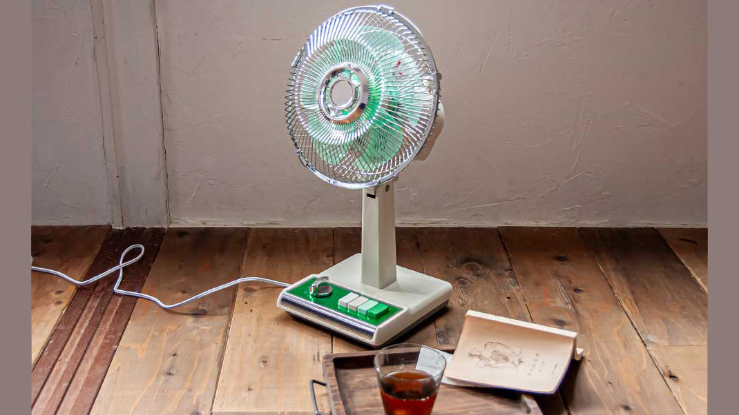 懐かしさに癒される！昭和レトロなデザインが魅力のミニ扇風機