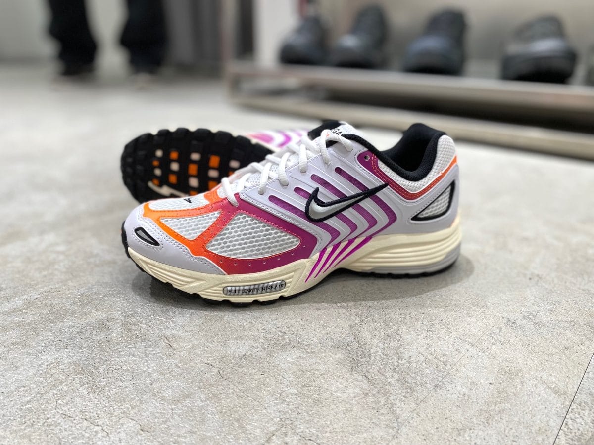 ナイキの愛され名作シューズが復刻」究極のクッションとスタイルを両立