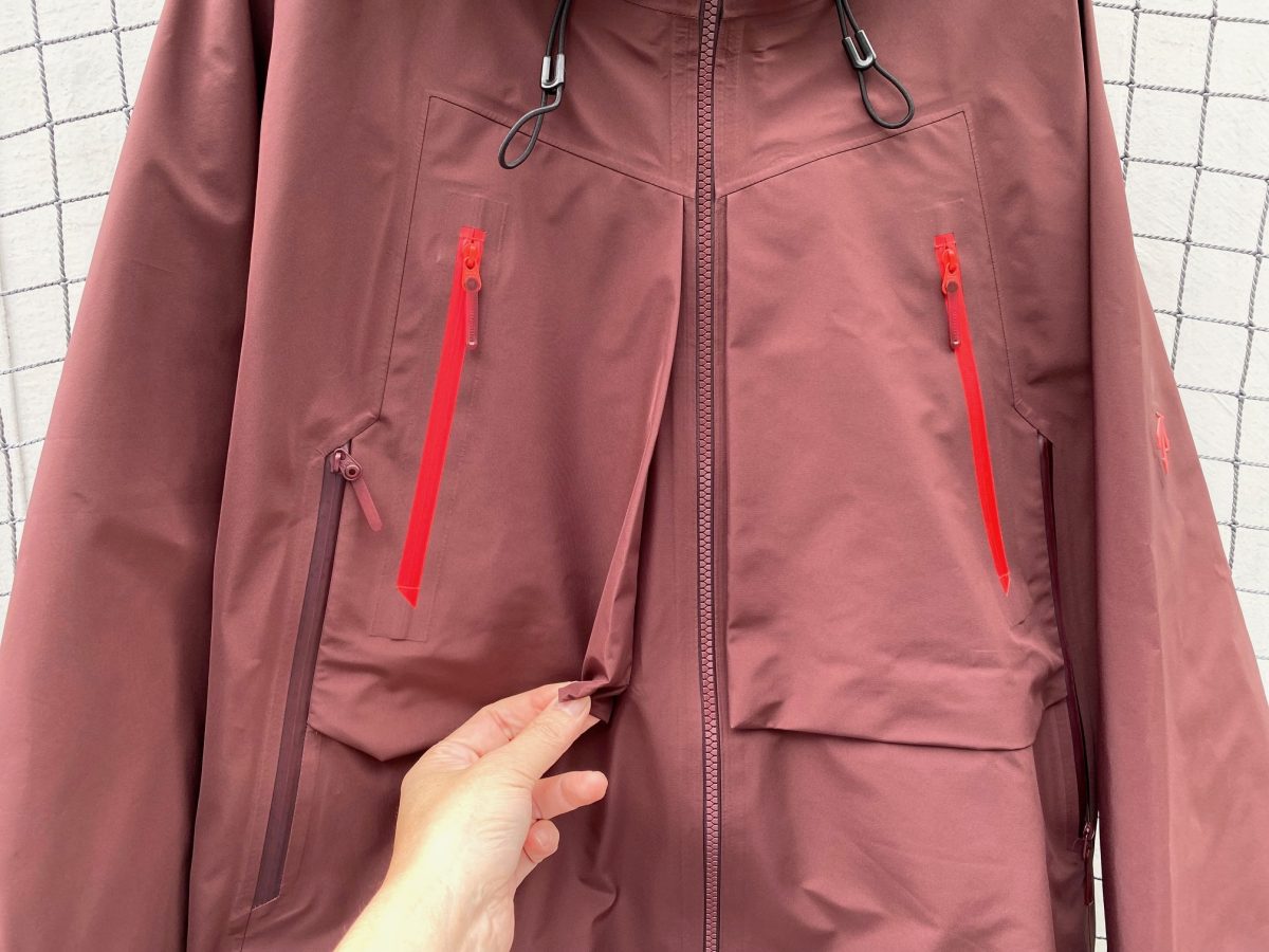 悪天候でも無敵のアウター」ゴアテックスの真髄、ここに極まる