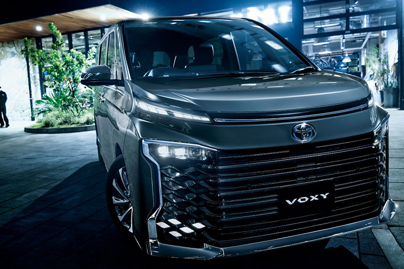 ヴォクシーの煌めき2とは？シリーズごとの違いや基本スペック、新車