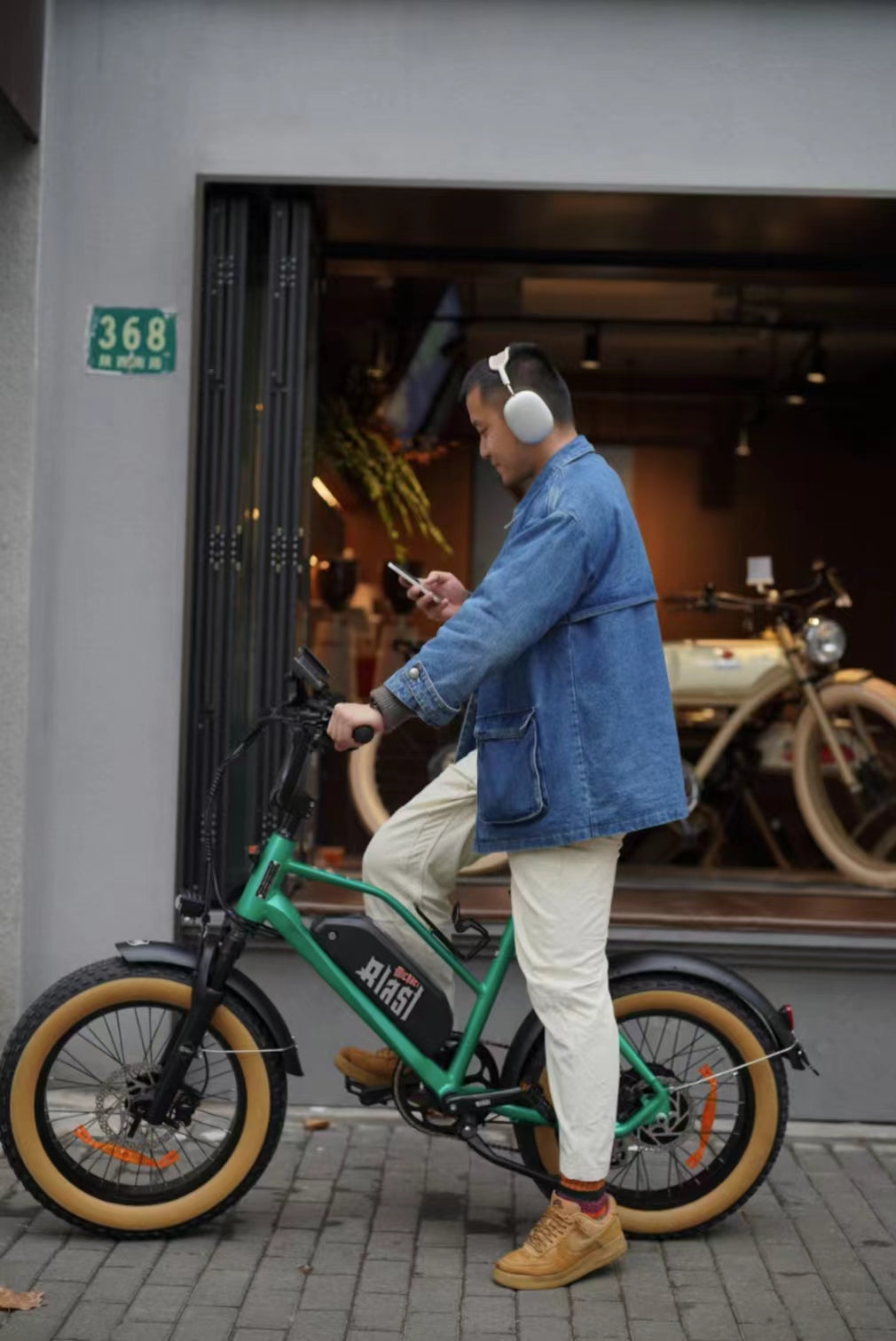 Michael Blast | Soda Bike – Modernity Store