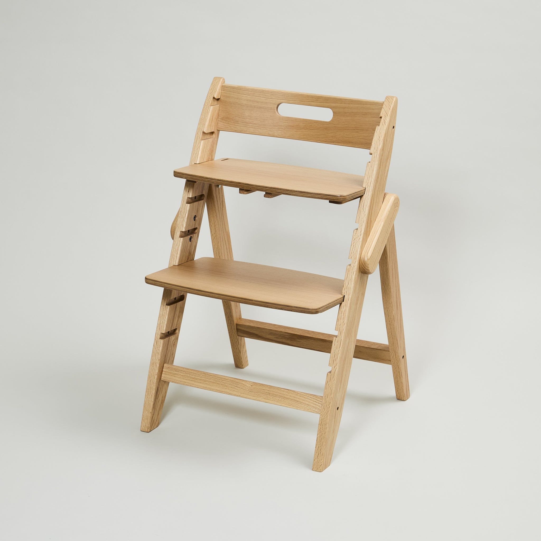 公式】ドイツ生まれのハイチェア YIPPY (イッピー) | moji (モジ