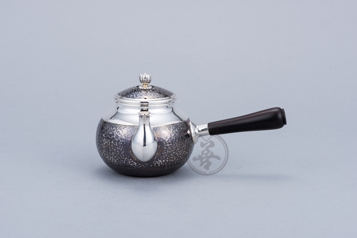 まっち送料無料 未使用 時代物 銀仕上げ鎚肌銀瓶/銀壺/急須 茶道具