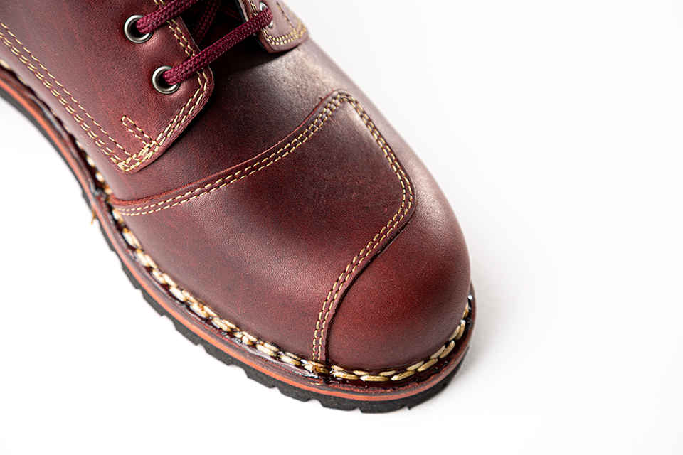 3.5万で買える一生モノ「ガエルネ 145」に新色ワインレッド登場！本気