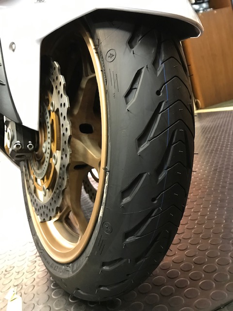 カワサキZX14R ミシュラン ロード5GTバージョンにタイヤ交換 | バイク
