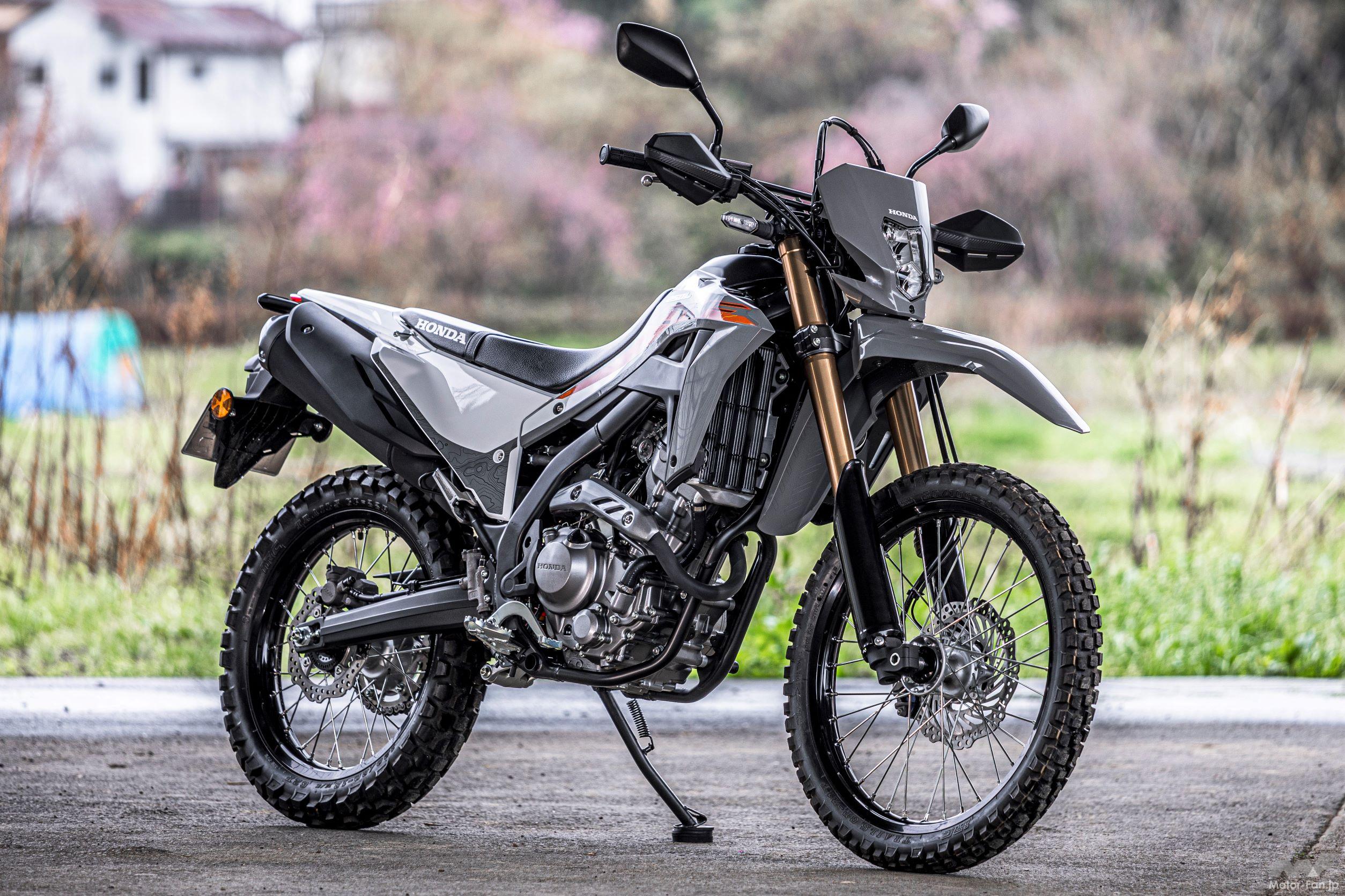 足着き性か、それとも悪路走破性か。CRF250LとCRF250L〈s〉、買うなら