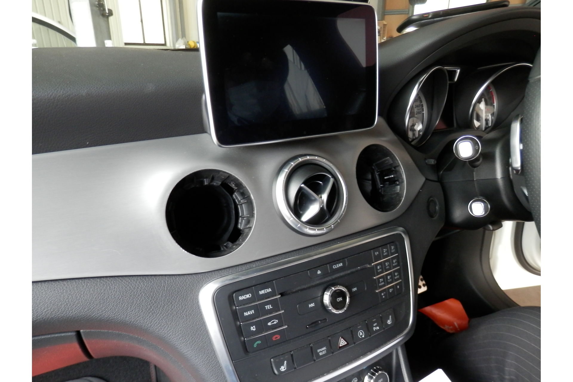 メルセデスベンツ CLA TVキャンセラー取付