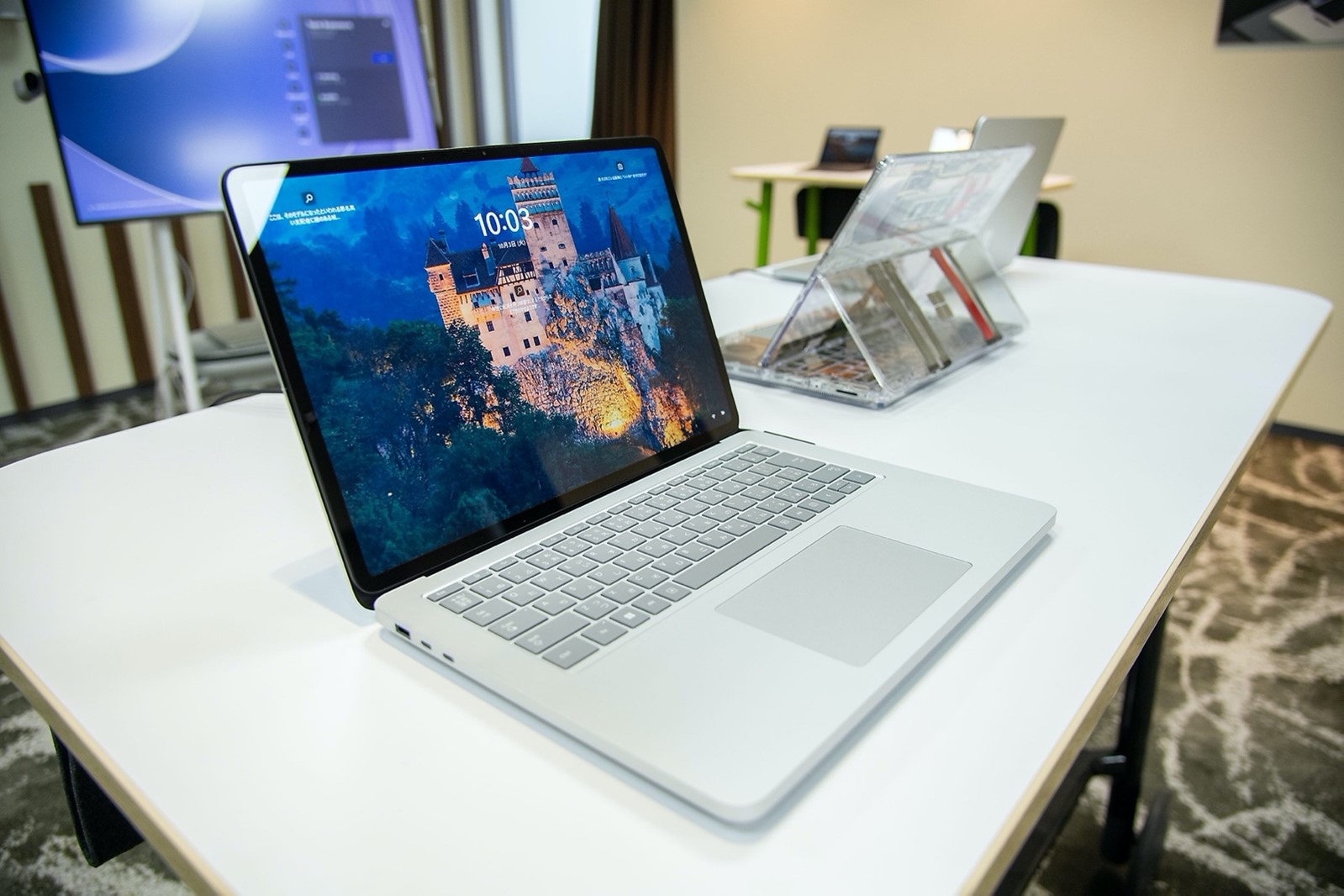 新しい Surface Laptop Go 3、Surface Laptop Studio 2、日本で販売を