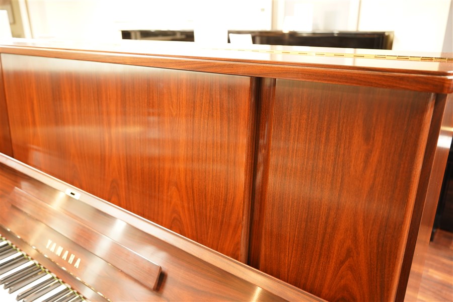 音も見た目もこだわりたい！ヤマハの木目アップライトピアノ