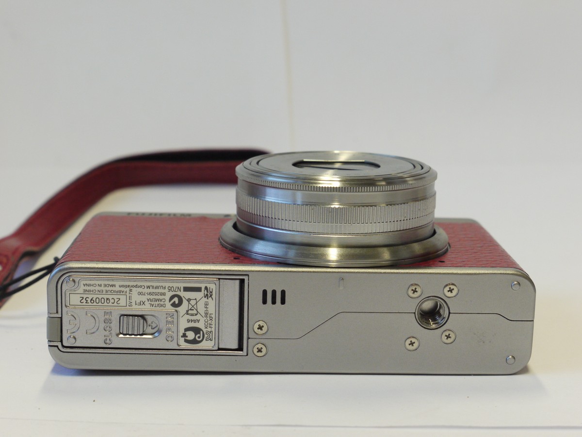 Fujifilm XF1 12MP Digital Compact camera, chrome with Red leather