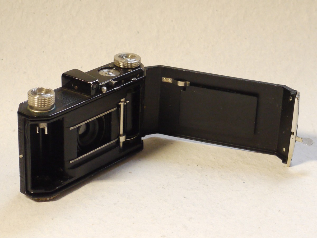 Kodak Retina I Type 119 35mm folding camera, black & nickel, with