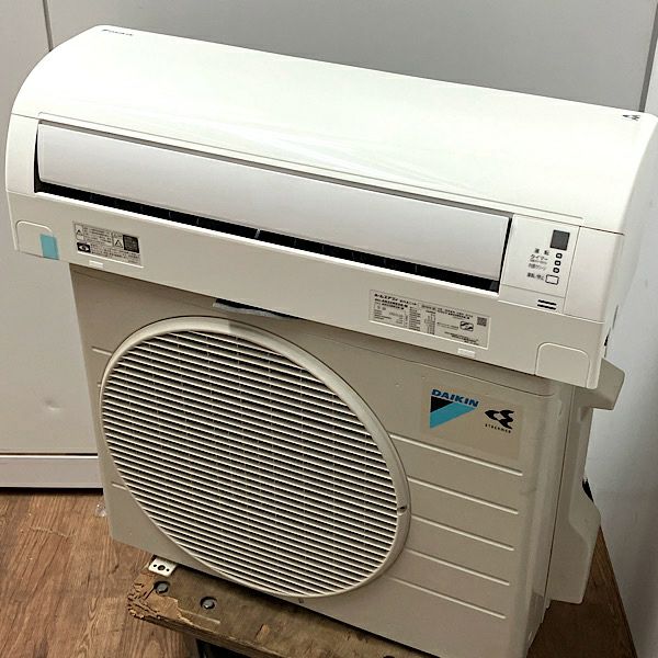 ダイキン ルームエアコン AR22WESK-W（2019年製）室内機と室外機付き