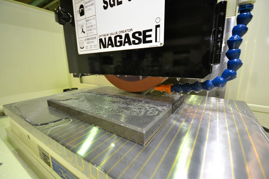 サドル型高精度平面研削盤 SGE SERIES | 株式会社ナガセインテグレックス