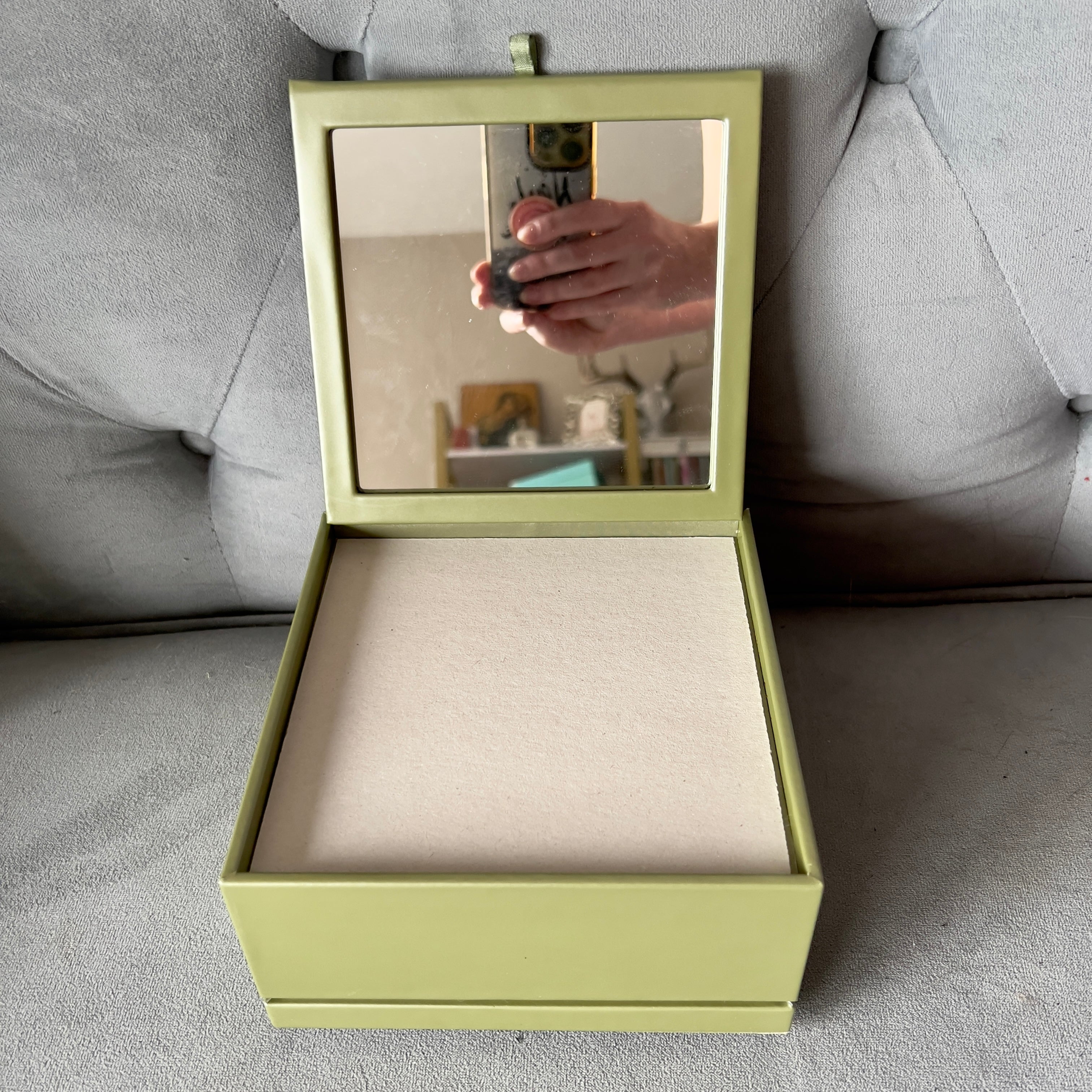 VAN CLEEF & ARPELS Box w/ Mirror + Outer Box 6.60x6.60x4.10 Inches