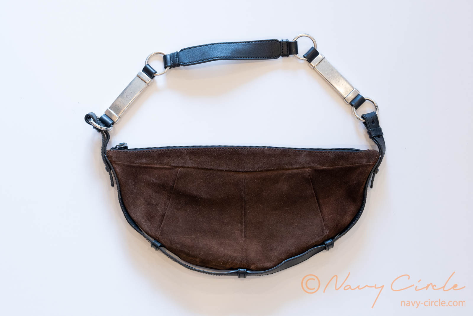 私の愛用品 (6) YSL rive gaucheの銘品鞄Mombasa | Navy Circle