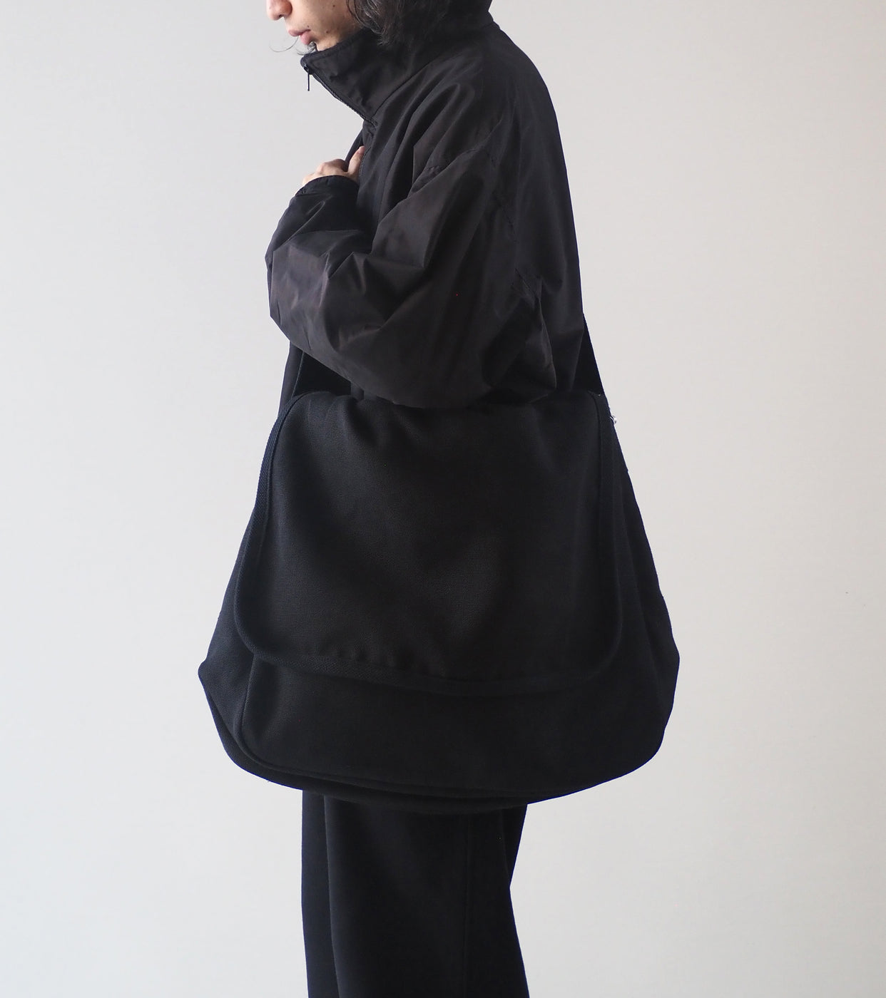 COMOLI Hemp Duck Shoulder Bag, Black – Navyblue