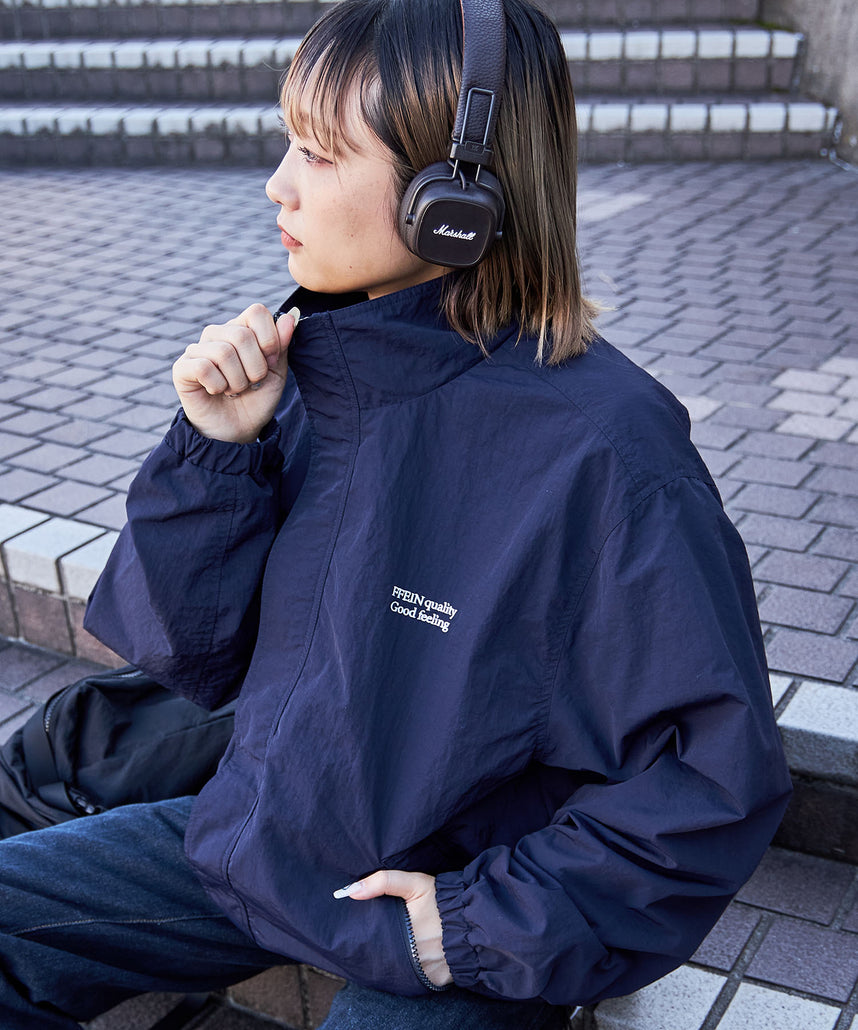 FFEIN（フェイン）】スタンドカラーナイロンジップアップジャケット