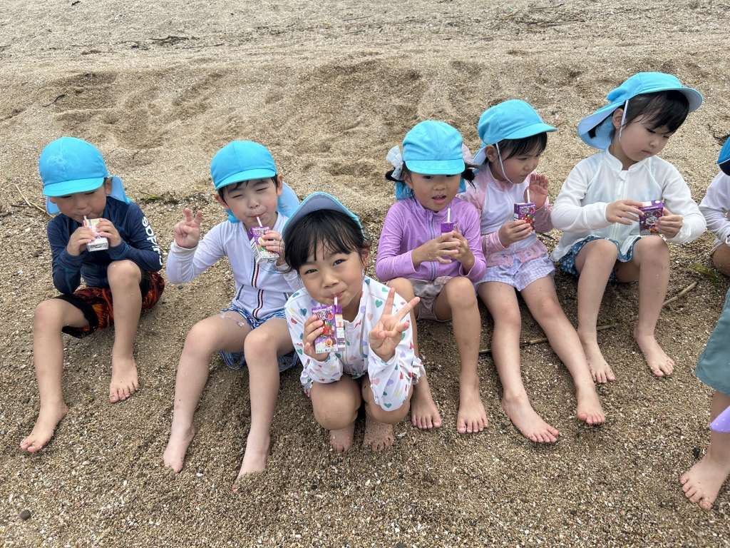 年長 海辺遊び | 新着情報 | 聖カタリナ学園 ロザリオ幼稚園｜愛媛県
