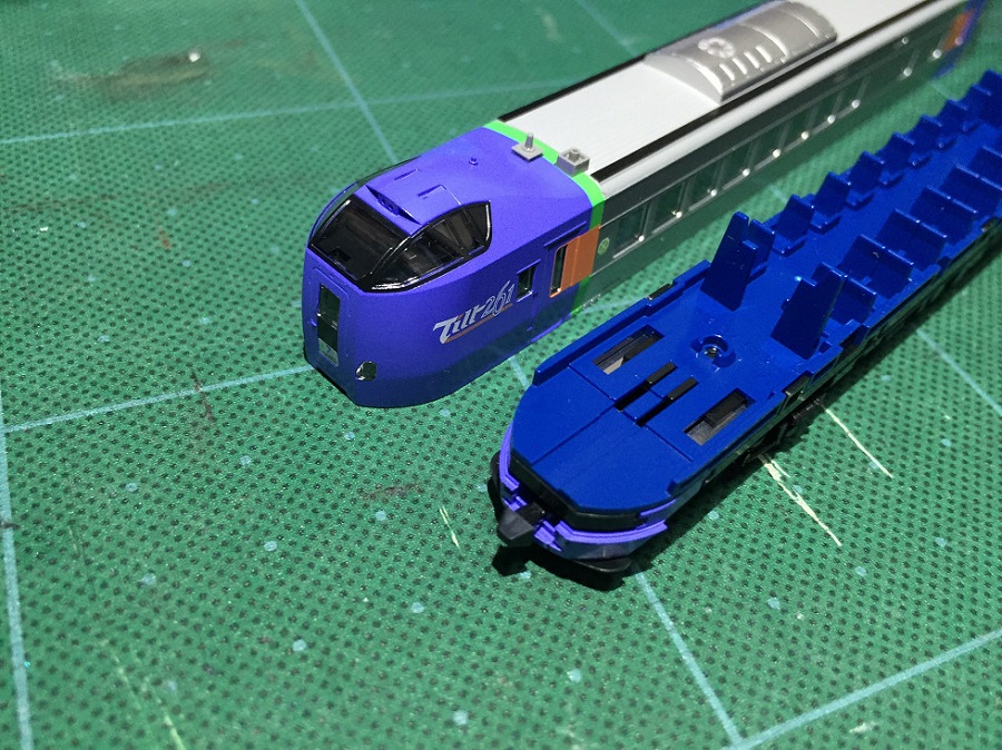 キロ261とキハ261を弄る。その1 ライト関連 TOMIX 98952 キハ261系