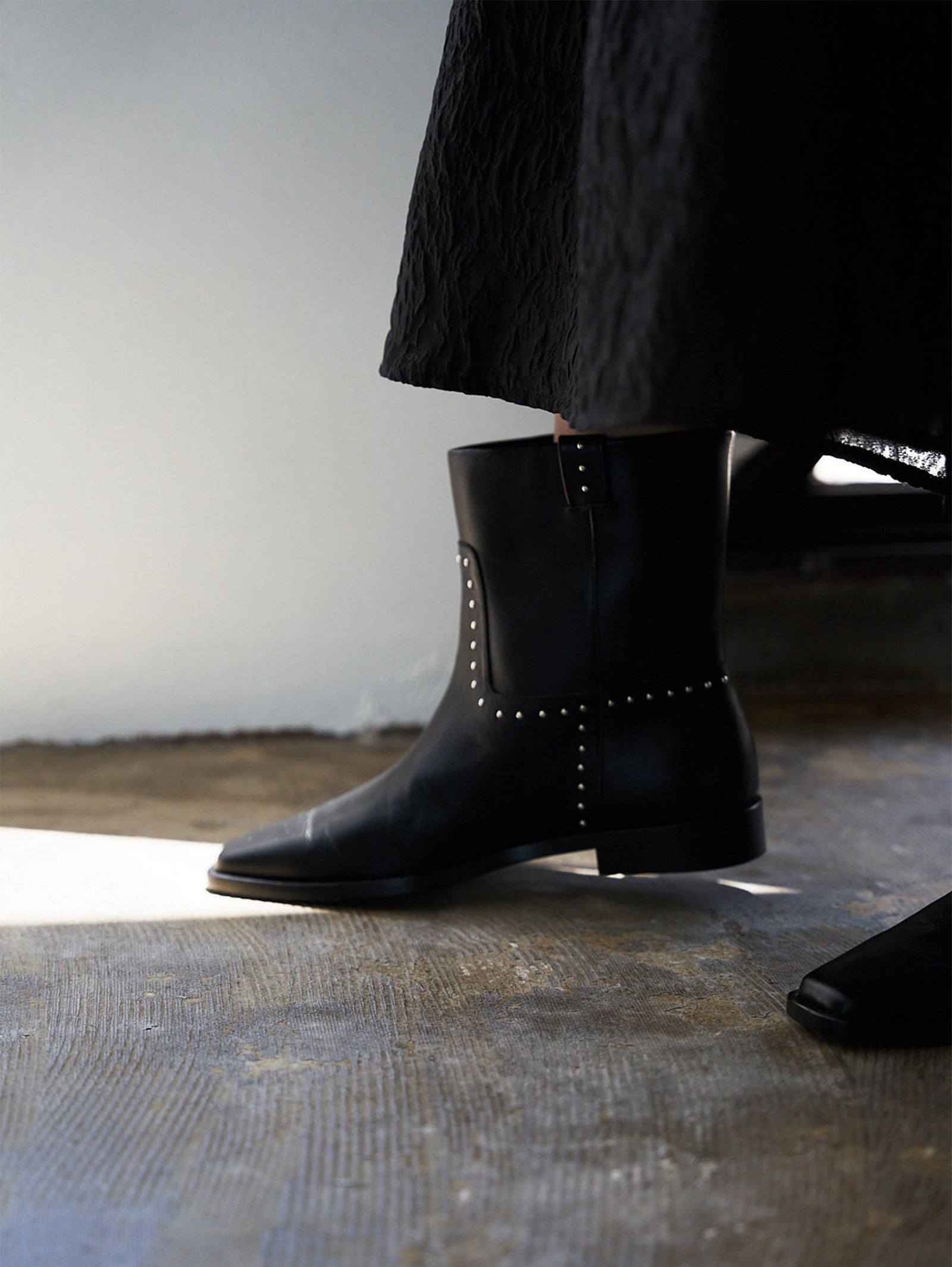 スタッズショートブーツ 7325B/AKI/BLACK – NEBULONI E.