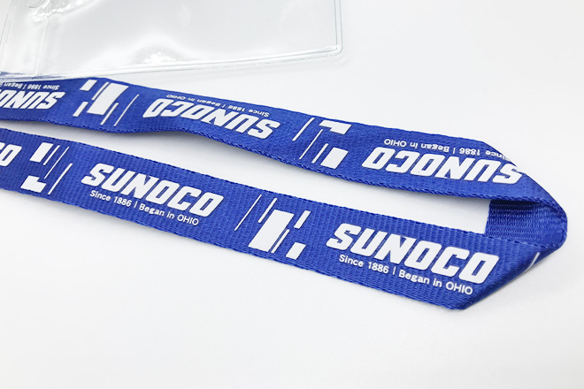 爽やかなブルーが映える耐久性抜群のネックストラップ – オリジナル