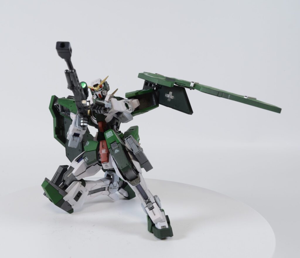 MGデュナメスを塗装して完成、ポージングやギミックを画像確認